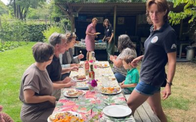 Wethouders schuiven aan tafel bij Kinderboerderij Heidestein